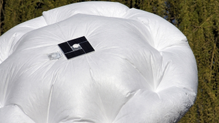 Illustration for article titled Solar-Powered Umbrella Automatically Inflates When the Sun Shines